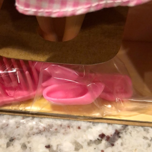 CRAZY SALE!!!! Spring petal Barbie - Picture 4 of 6